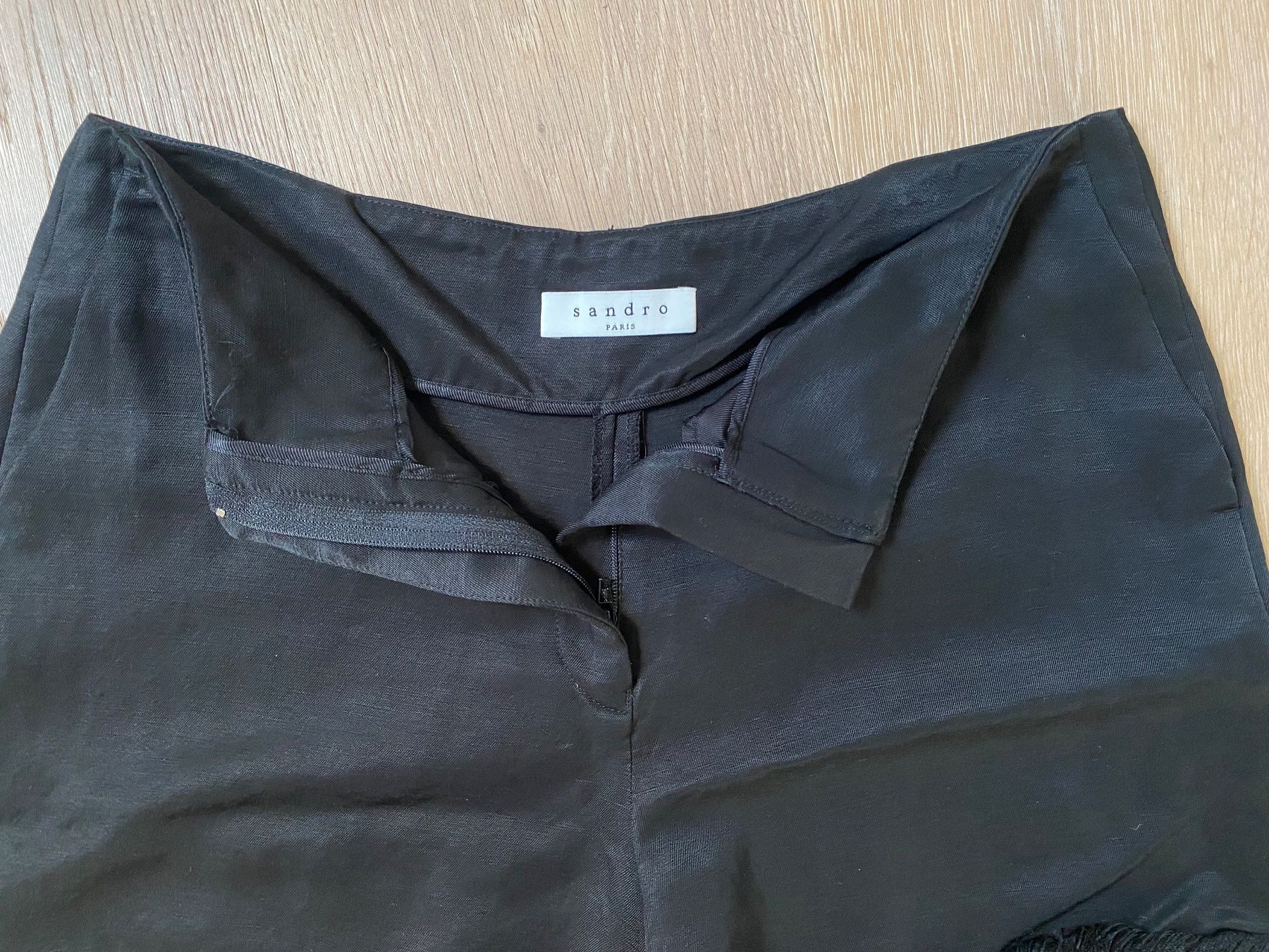Sandro Hosen: Schwarze Shorts mit Fransen, Marke Sandro, Grösse 38 – Gebraucht aus Winkel von Flyhy2020 3