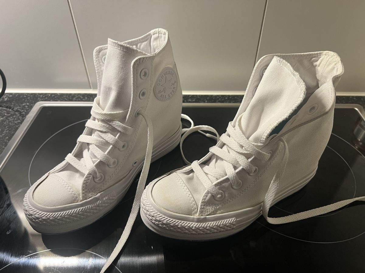 Converse Scarpe da donna: Weisse Converse mit Absatz (Gr. 36.5) – Usato da Winterthur venduto da jessi_b95