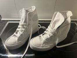 Weisse Converse mit Absatz (Gr. 36.5)