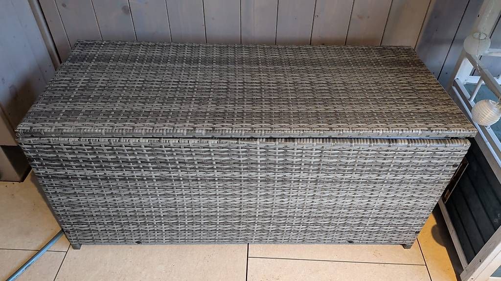 Divani: Gartenlounge mit 6 Kissen – Usato da Staffelbach venduto da Mat.98 1