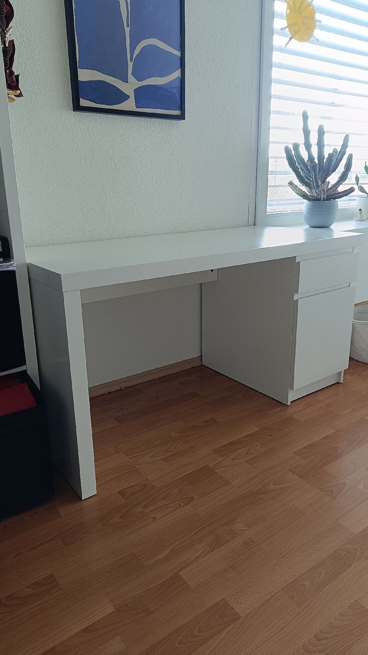 Bureaux: IKEA MALM Schreibtisch weiß 140x65 cm – D'occasion à Zürich par westmister 2