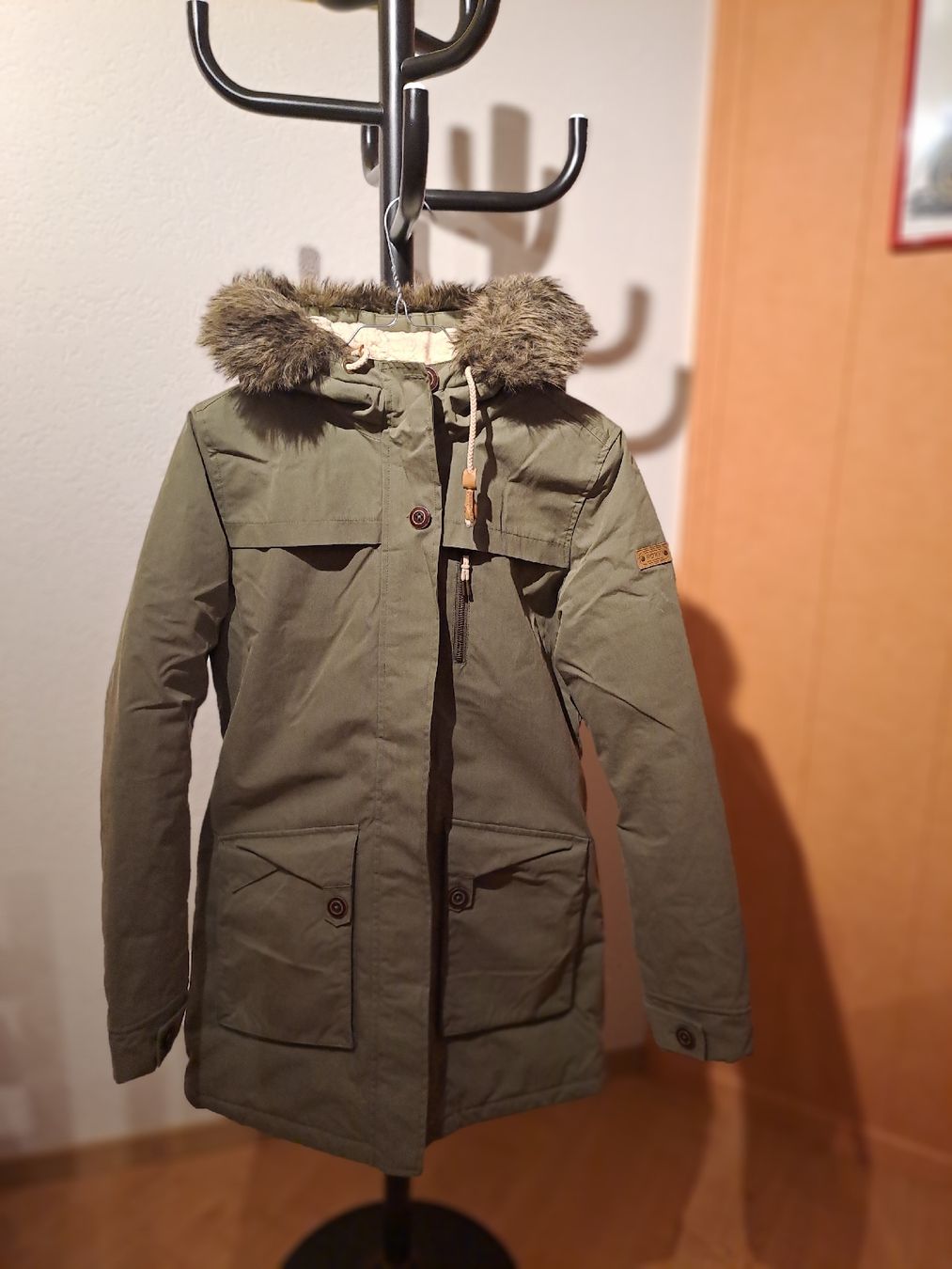 Roxy Giacche: Manteau d'hiver Roxy, taille S – Usato da Valeyres-sous-Montagny venduto da Romy.