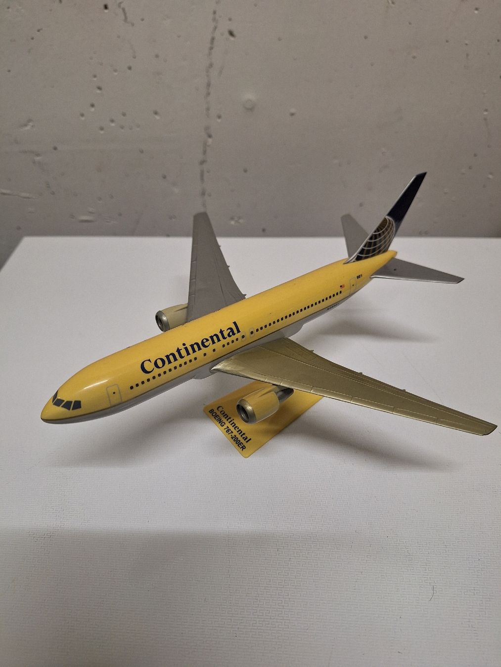 Boeing Kit di modellismo & Modellini statici: Boeing 767-200 ER Continental – Usato da Glattbrugg venduto da Rene1766