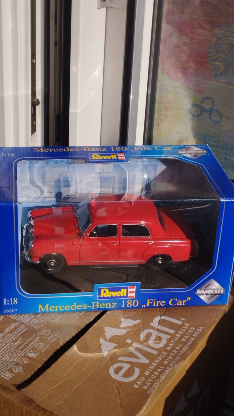 Revell Modellini d'auto: Mercedes-Benz 180 Fire Car – Usato da Chur venduto da oriori