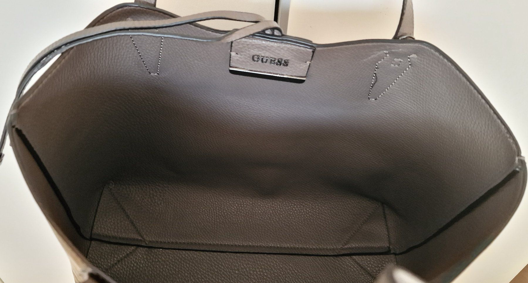 Guess Borse da donna: GUESS Wendetasche Camouflage – Usato da Bern venduto da Ssra 1