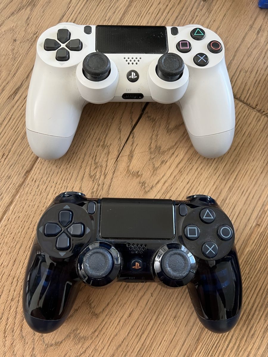 Sony Konsolen: PlayStation 4 mit 4 Controllern und 2 Spielen – Gebraucht aus Oberhasli von Snakehead02 1