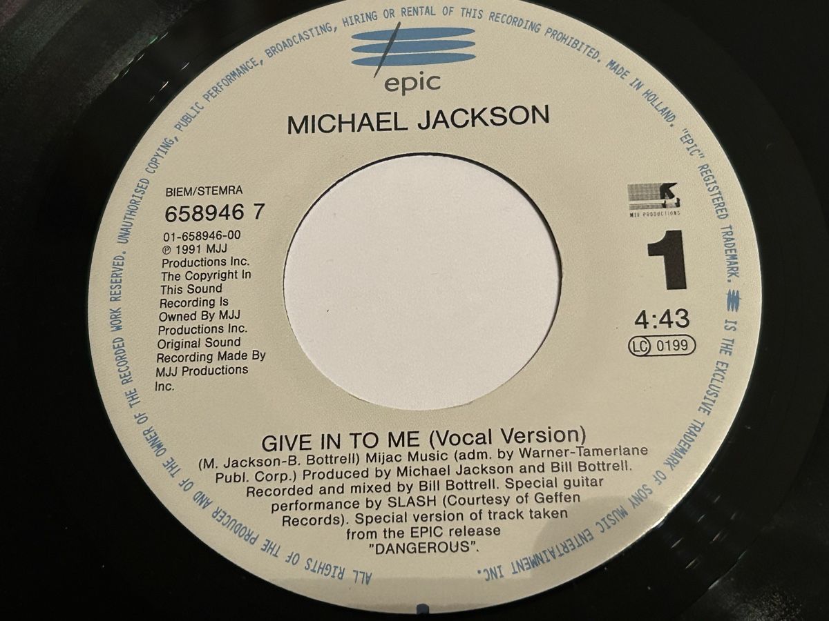 Dischi in vinile: Michael Jackson & Slash. Give In To Me – Usato da Faulensee venduto da Mizuno06 6