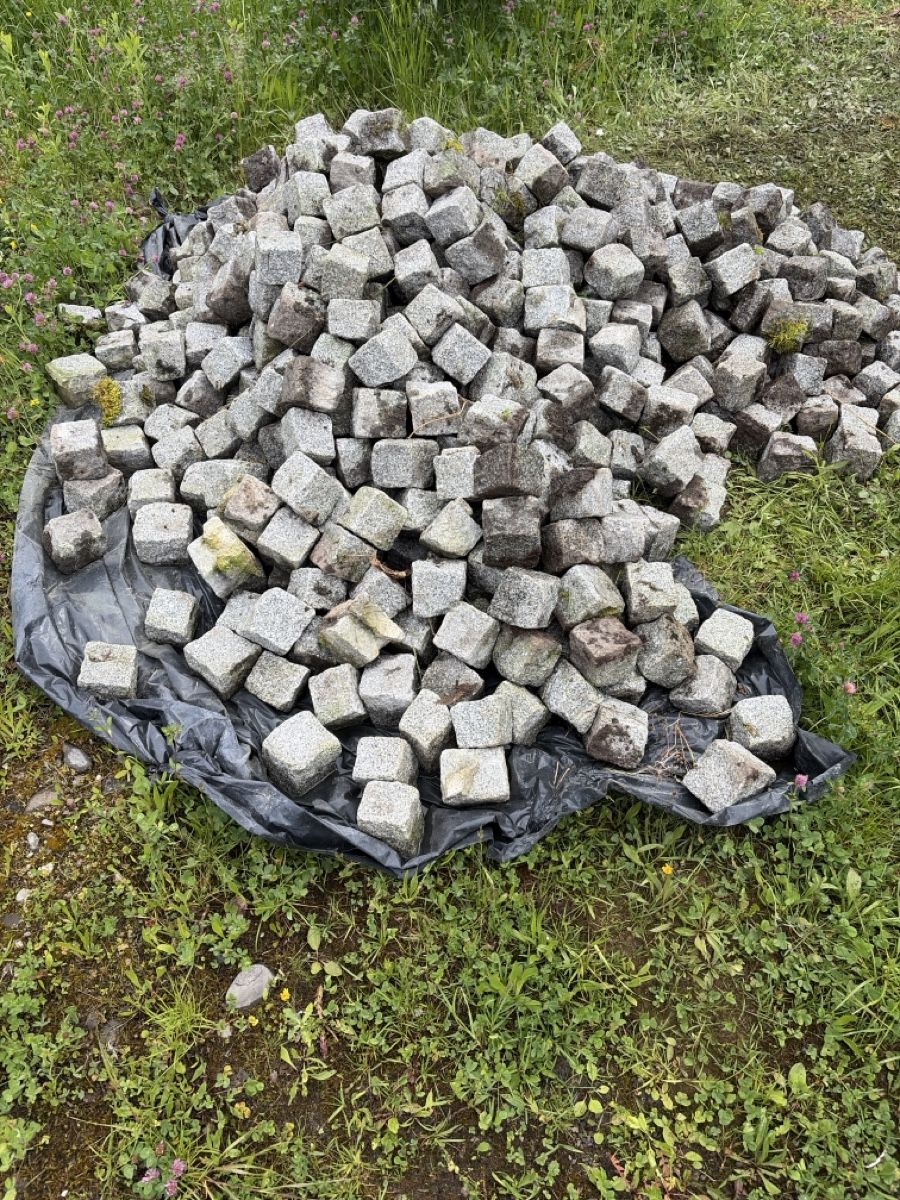 Pietre & tegole: Letzte Chance: 730 Granitsteine 10x10x10 cm – Nuovo (secondo la descrizione) da Arisdorf venduto da Lerpi 3