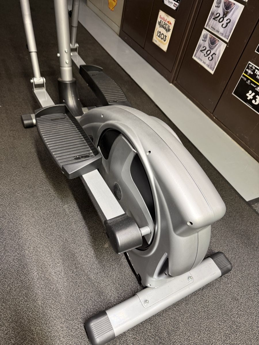 Hometrainer: Crosstrainer super Zustand  – Gebraucht aus Widnau von RetoW01 5