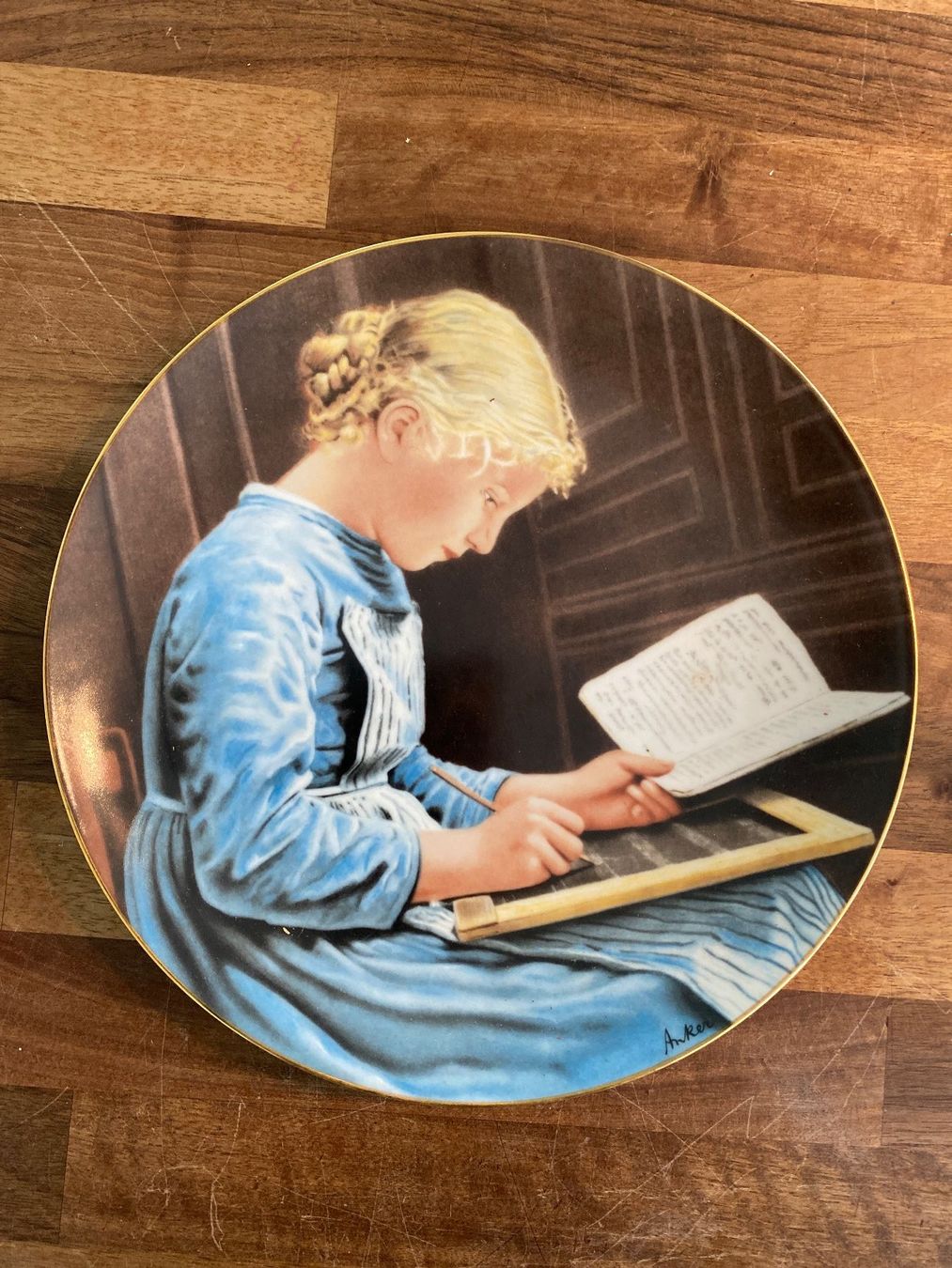 Assiettes: Anker Teller Mädchen mit Schiefertafel – D'occasion à Malters par Basteln 1