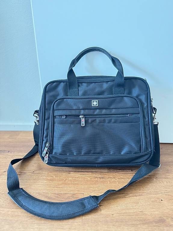 Sacs: Targus Laptoptasche mit Schultergurt  schwarz – D'occasion à Lachen SZ par viki_huber
