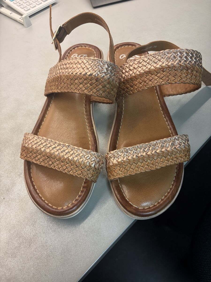 Ara Damenschuhe: Ara Sandalen Grösse 39  – Gebraucht aus Basel von Brunner.T