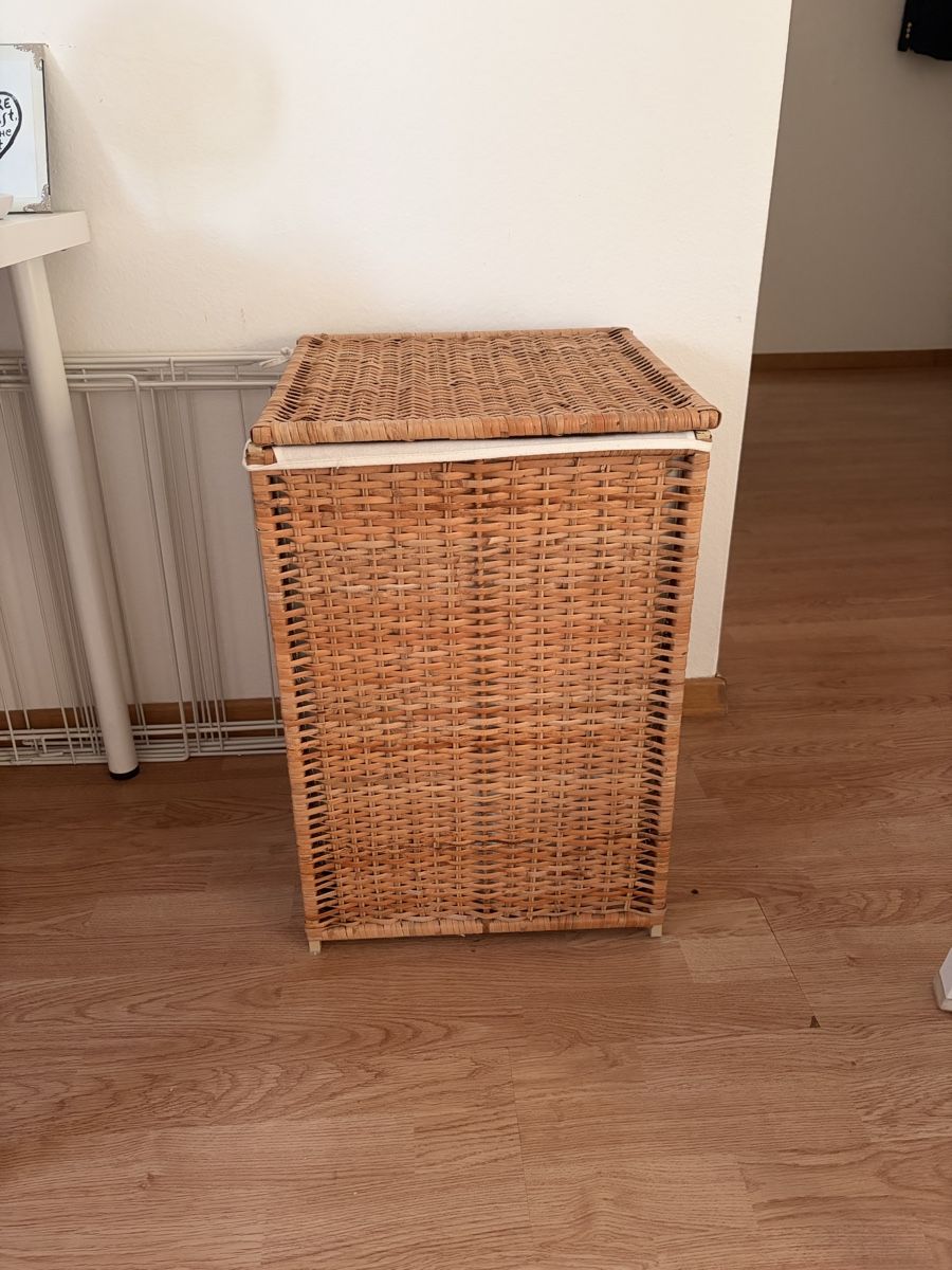 Ikea Paniers à linge: Wicker laundry basket with lid, brown, good condition – D'occasion à Zürich par jan_gf9s