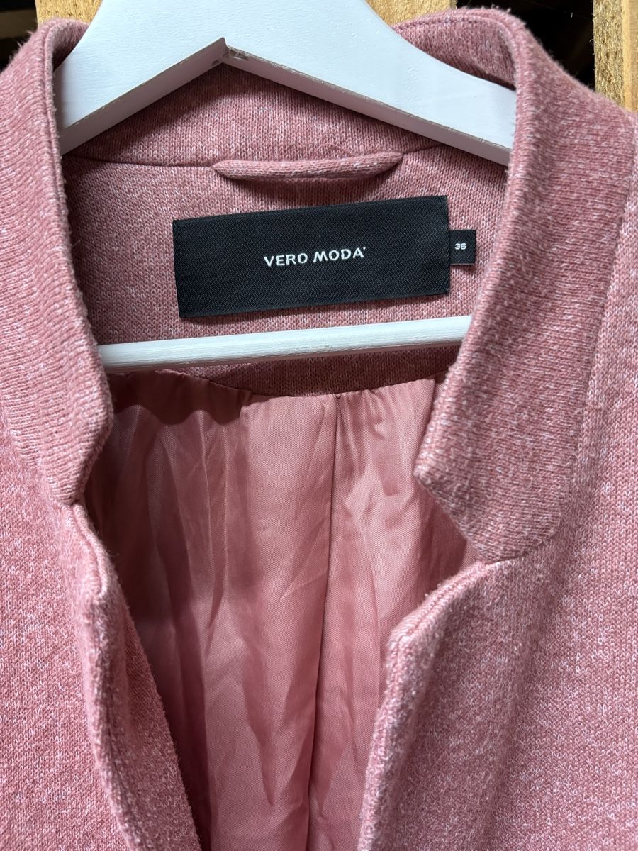 Vero Moda Cappotti: Vero Moda Frühlingsmantel – Usato da Bönigen venduto da alineblu 1