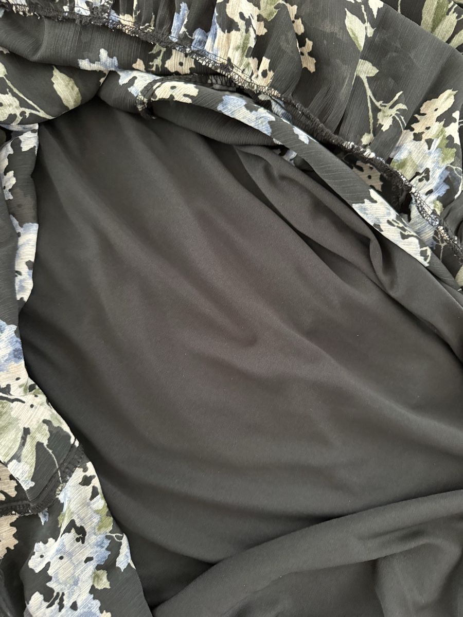 H&M Vestiti: H&M Midikleid mit Blumenmuster, Grösse XS – Usato da Richterswil venduto da KAYLEIGH_77 2