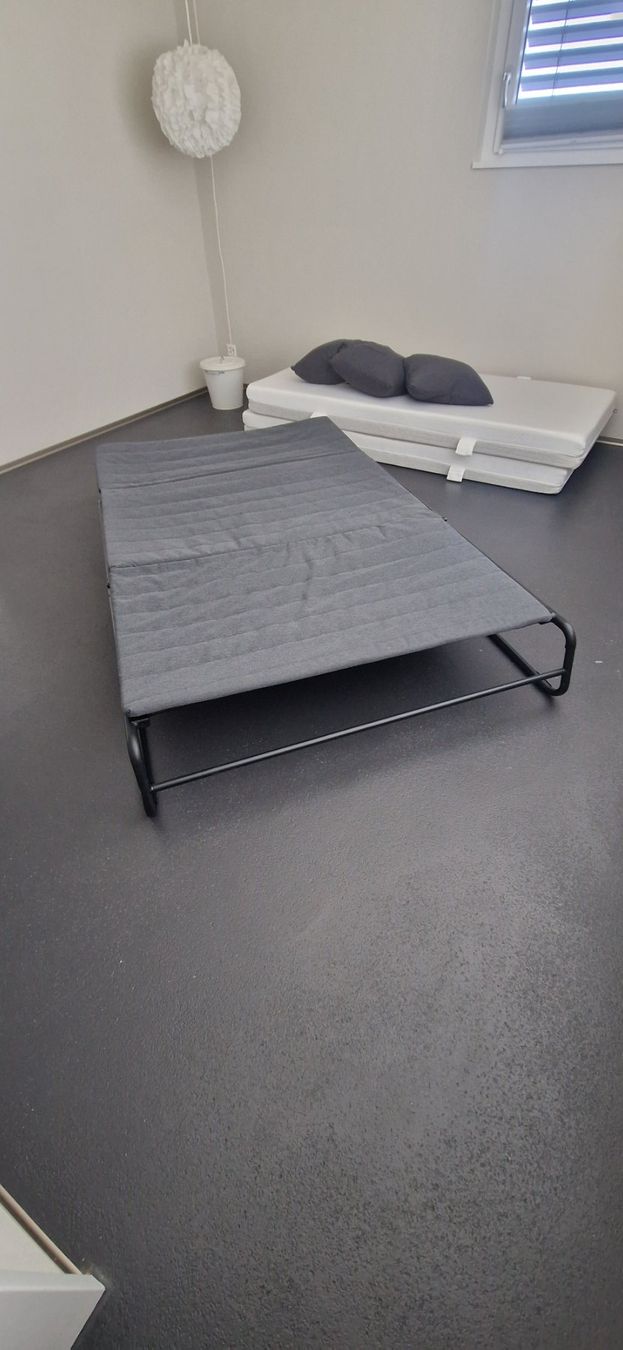 Ikea Divani: Neuwertiges Bettsofa schwarz – Usato da Wimmis venduto da DanCitizen 3