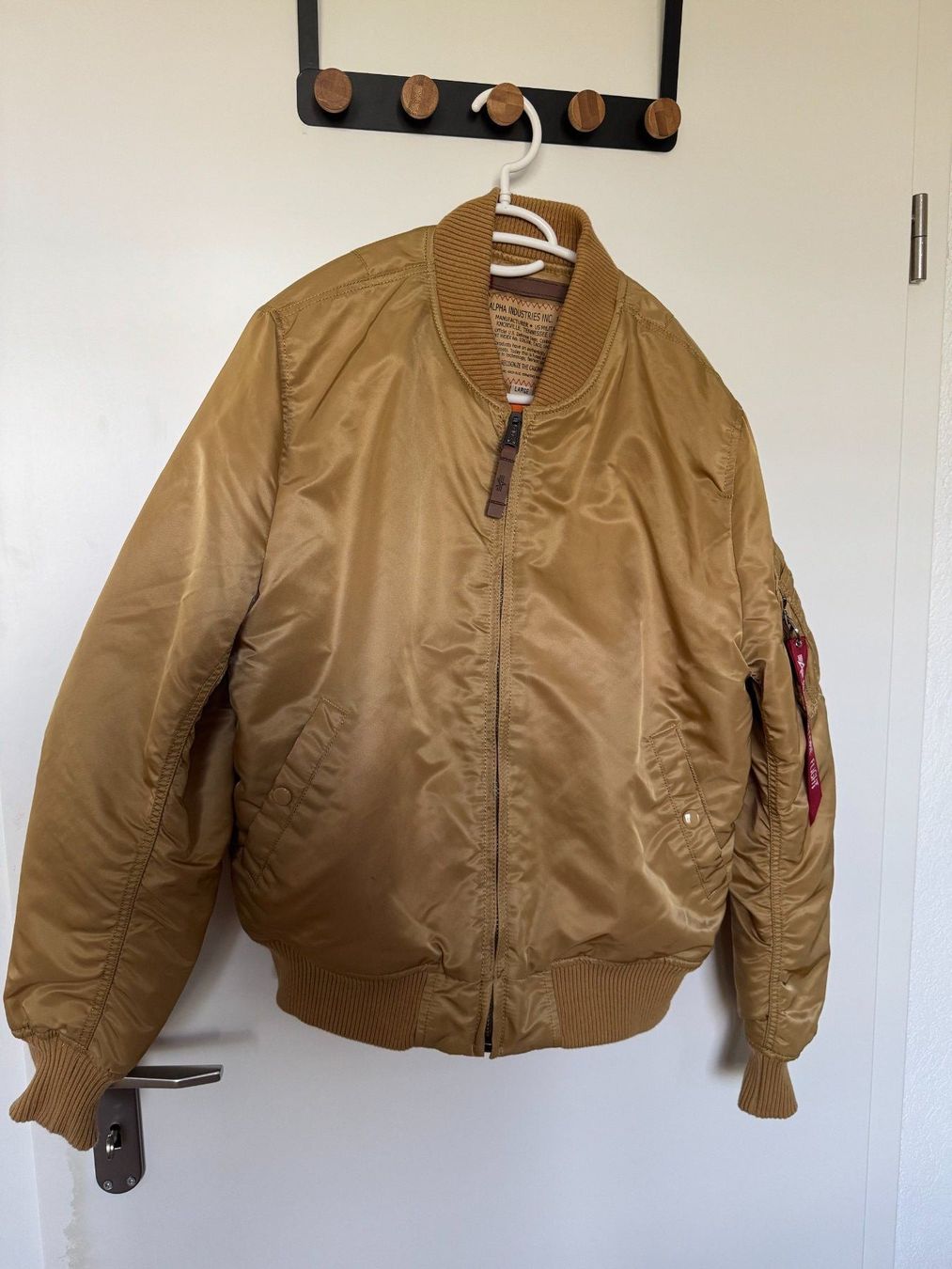 Alpha Industries Giacche: Alpha Industries Bomber GOLD – Nuovo (secondo la descrizione) da Mont-sur-Rolle venduto da ryn_2tlx