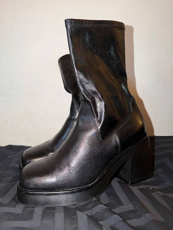 Scarpe da donna: BOTTE À PLATE-FORME VAGABOND – Usato da Plan-les-Ouates venduto da wil_8h7k 1