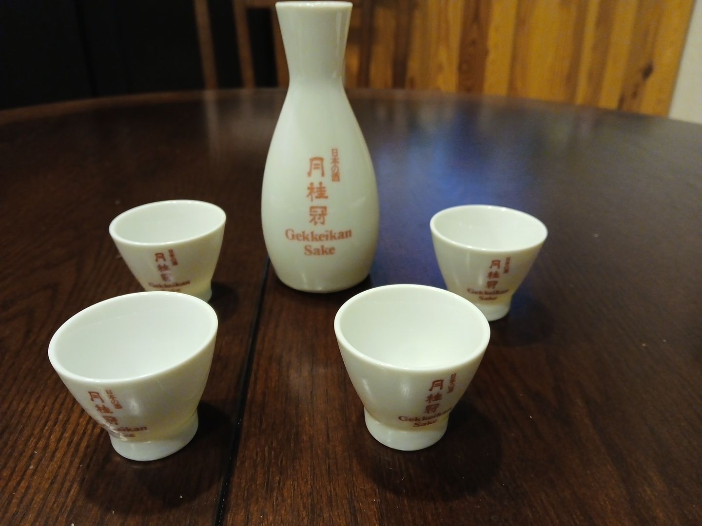 Set di piatti: Sake Set Gekkeikan 1 Carafe 4 Cups white blue pattern – Usato da Dübendorf venduto da LoRi-2026 3