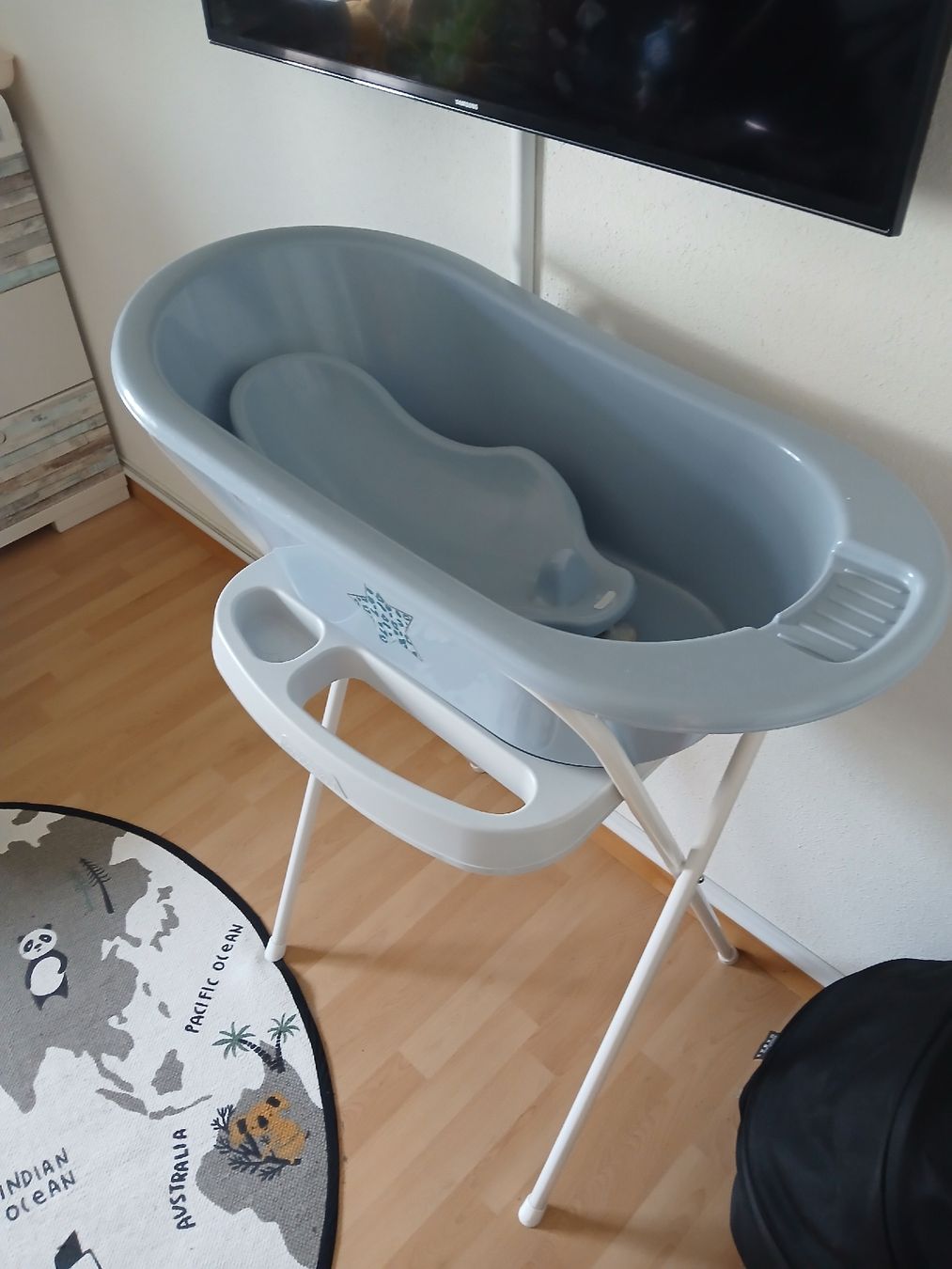 Baignoires: Babywanne mit Ständer hellblau gebraucht – D'occasion à Berikon par pil_thm8 2