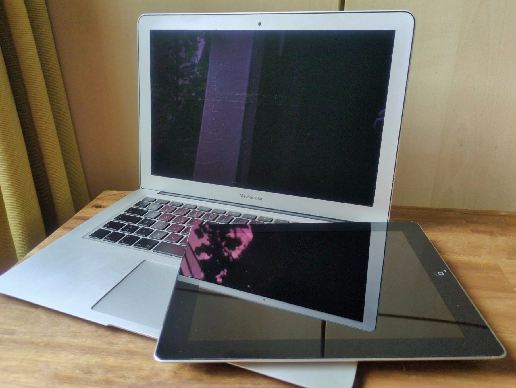 Apple Notebook: MacBook Air 2011 & iPad 2 2011 – Usato da Langenthal venduto da YElektra
