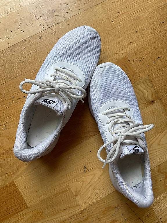 Nike Scarpe da uomo: Sportschuhe Nike Tanjun Grösse 44 – Usato da Zürich venduto da nanniba