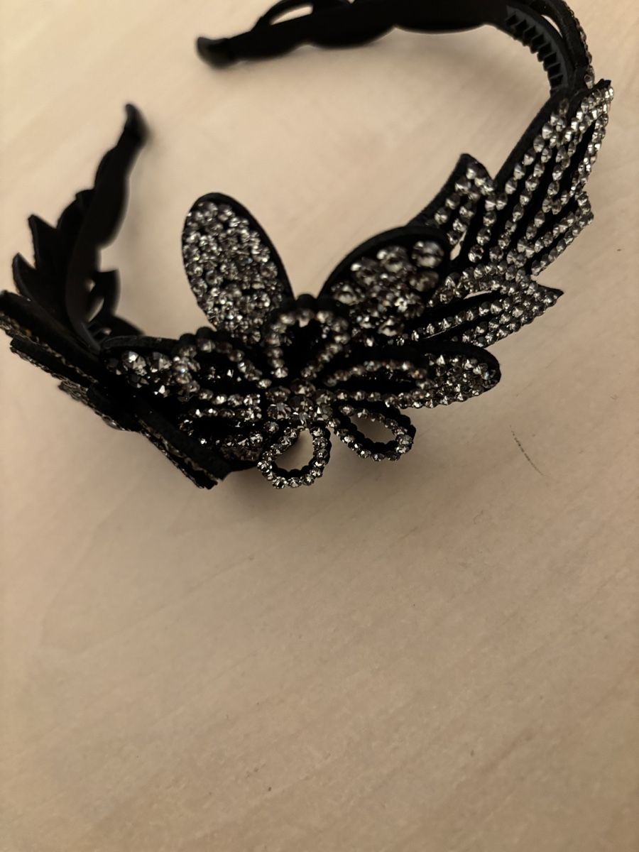 Accessori per capelli: Sparkling Rhinestone Flower Headband – Nuovo (secondo la descrizione) da Bern venduto da kayali21 1