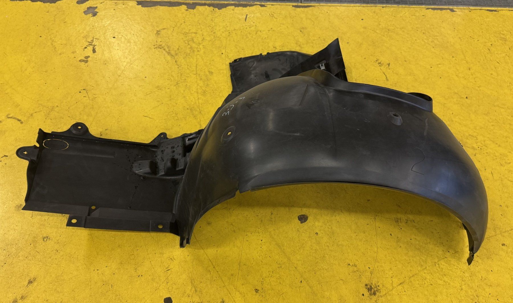 BMW Tutti pezzi di ricambio auto: BMW série 3 E46 passage de roue intérieur droit – Nuovo (secondo la descrizione) da Satigny venduto da rfo59 7