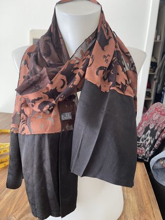 Echarpe Bally en soie/viscose :le noir soie /le brun viscose