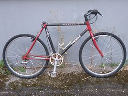 Vélo VTT Trek 8700 carbone / acier ouge noir 26 pouces