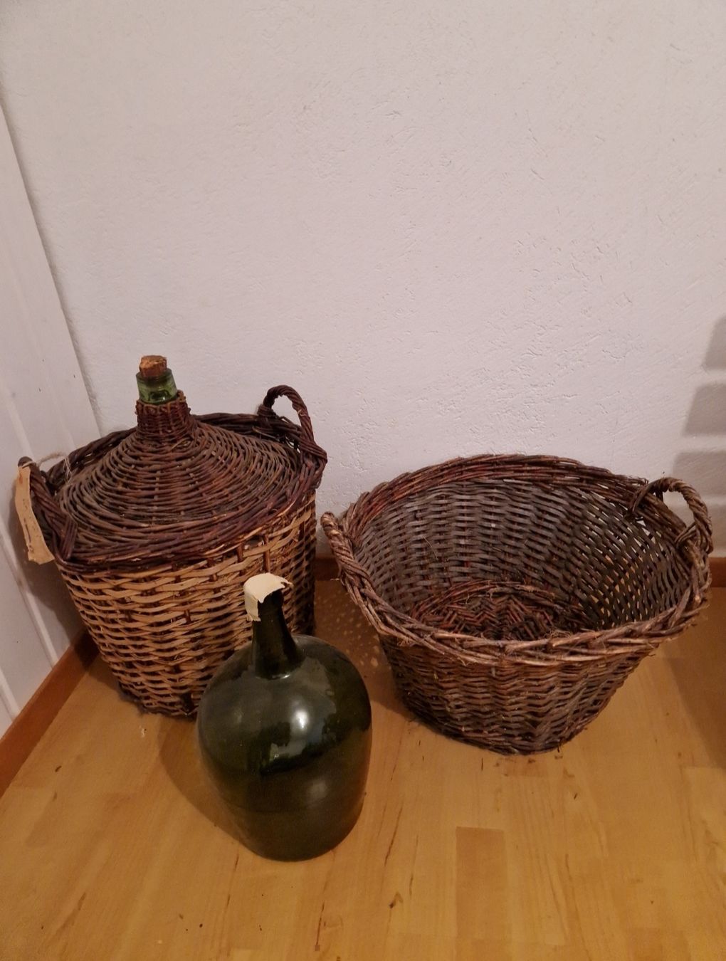 Tutte le decorazioni: Lot de dame- jeanne et panier – Usato da Ecublens FR venduto da isa_6lfp