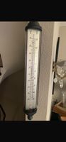 Grosser Wandthermometer