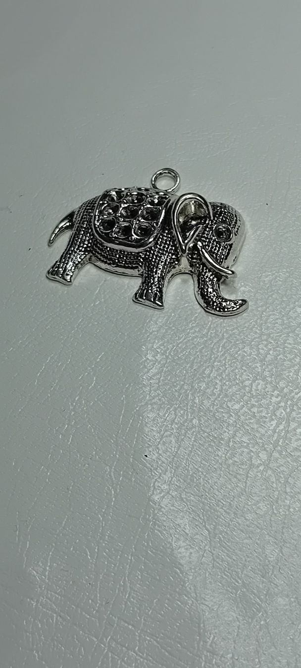 Ciondoli: elephant anhänger,,zinklegierung – Nuovo (secondo la descrizione) da Basel venduto da bij_5hqd 3
