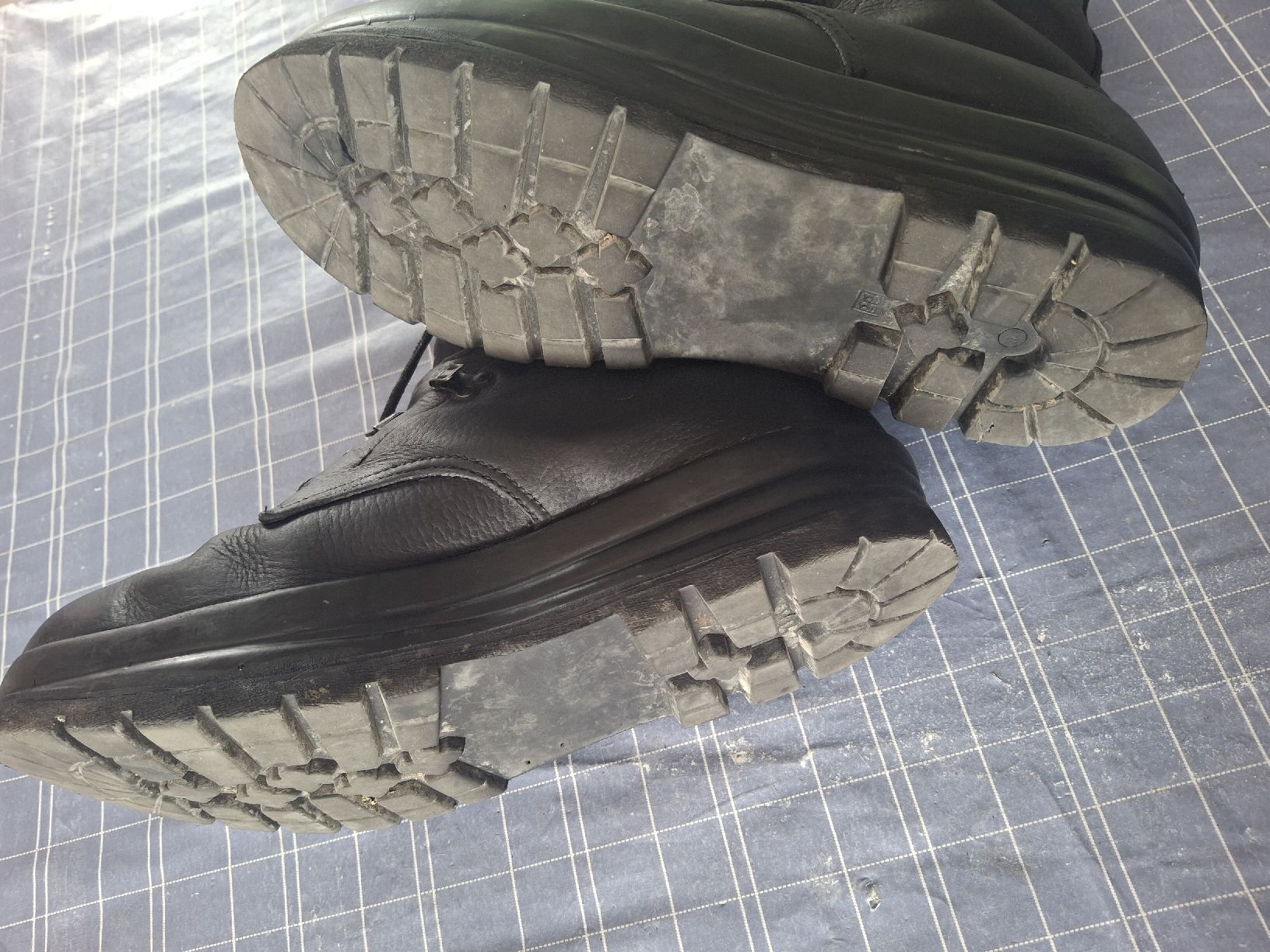 Minerva Scarpe da uomo: Alte Militärschuhe Gr.45 – Usato da Schwyz venduto da Pink270 3