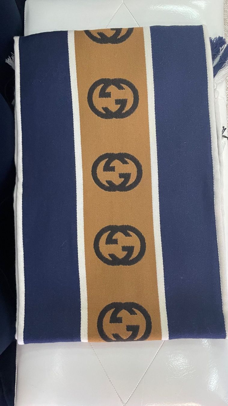 Gucci Schals: Gucci Schal – Neu und originalverpackt aus Lachen SZ von HelvetiaLuxury 2