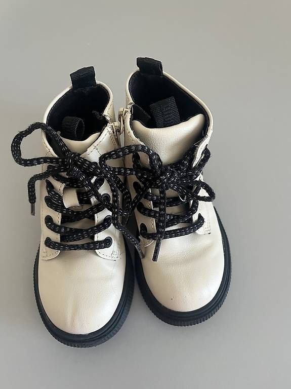 Scarpe per ragazzi: Chaussures enfant  – Usato da Lausanne venduto da Catherine1003 2