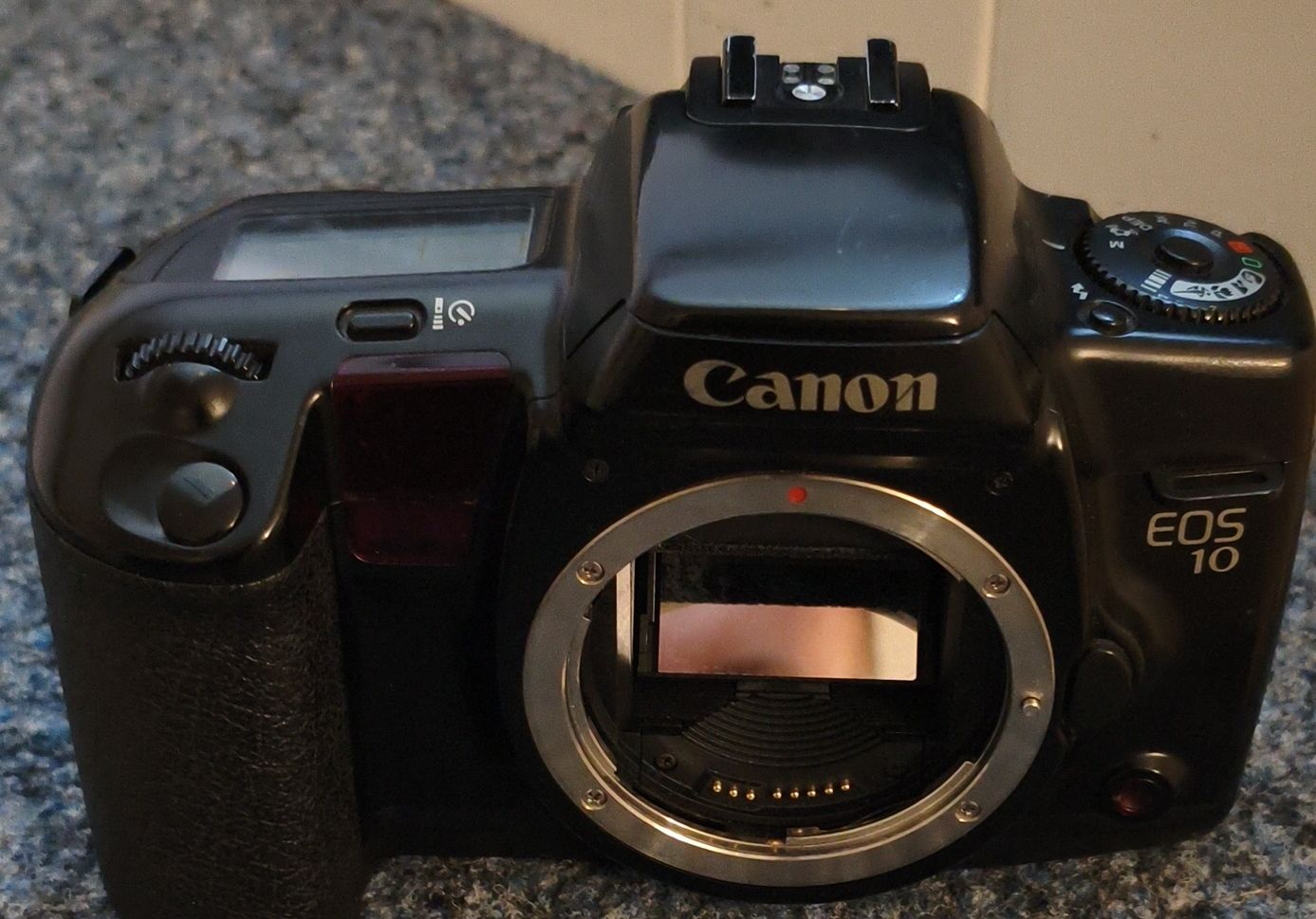 Canon Kamera: Canon EOS 10 analog camera – Defekt aus Bern von Janick.Spielmann