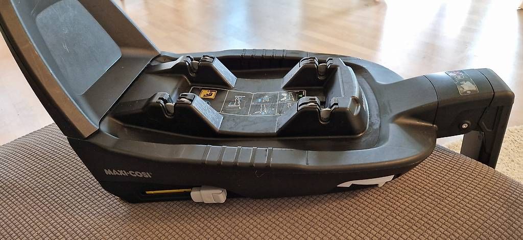 Auto-Kindersitze: Maxi-Cosi Family Fix 3 – Gebraucht aus Einsiedeln von Marcstr87