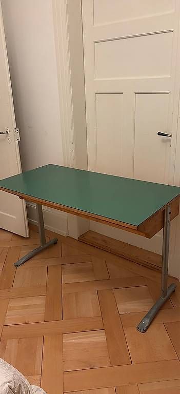 Schreibtische: Vintage Pult – Gebraucht aus Zürich von Genov22