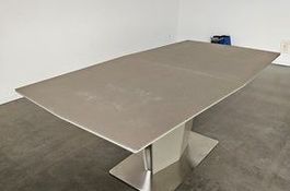 Moderner Esstisch ausziehbar, Metallfuss, Top Zustand!