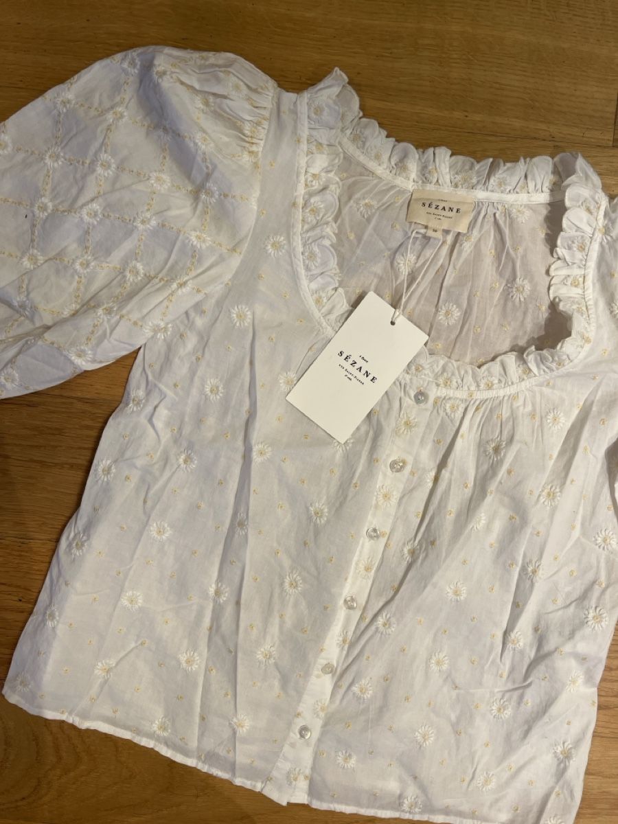 Sezane Blusen: Sezane Bluse mit Blumenstickerei NEU – Neu und originalverpackt aus Egg b. Zürich von bia_5tmv