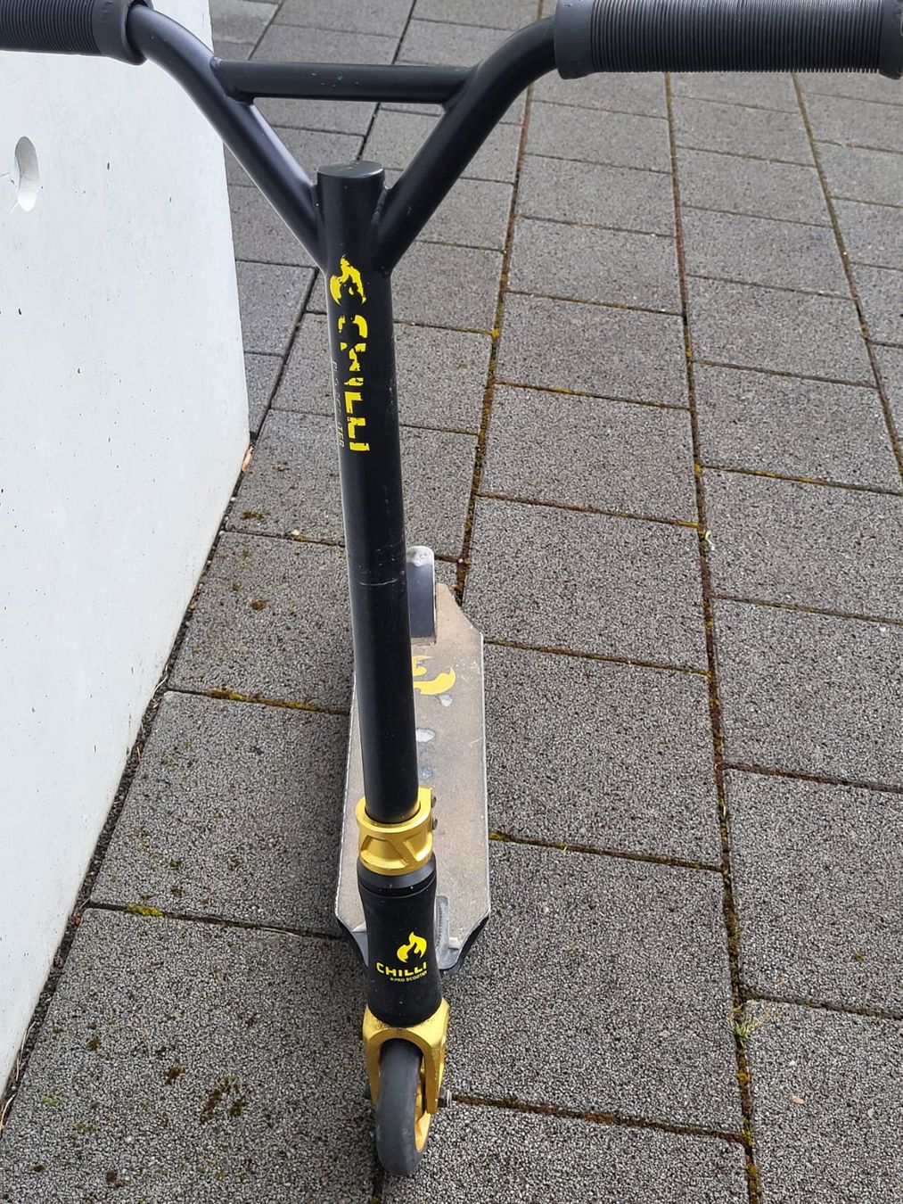 Chilli Kickboard: CHILLI PRO SCOOTER schwarz/gold – Usato da Urdorf venduto da Danii5 1