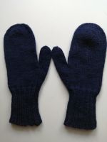 Warme, handgestrickte Wollfäustlinge für kalte Tage 🧤