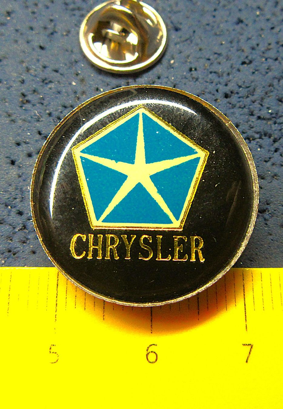 Chrysler Placchette & Badge: CHRYSLER AUTO LOGO PIN GLASIERT VINTAGE OLDTIMER – Usato da Ettingen venduto da Hausi4711