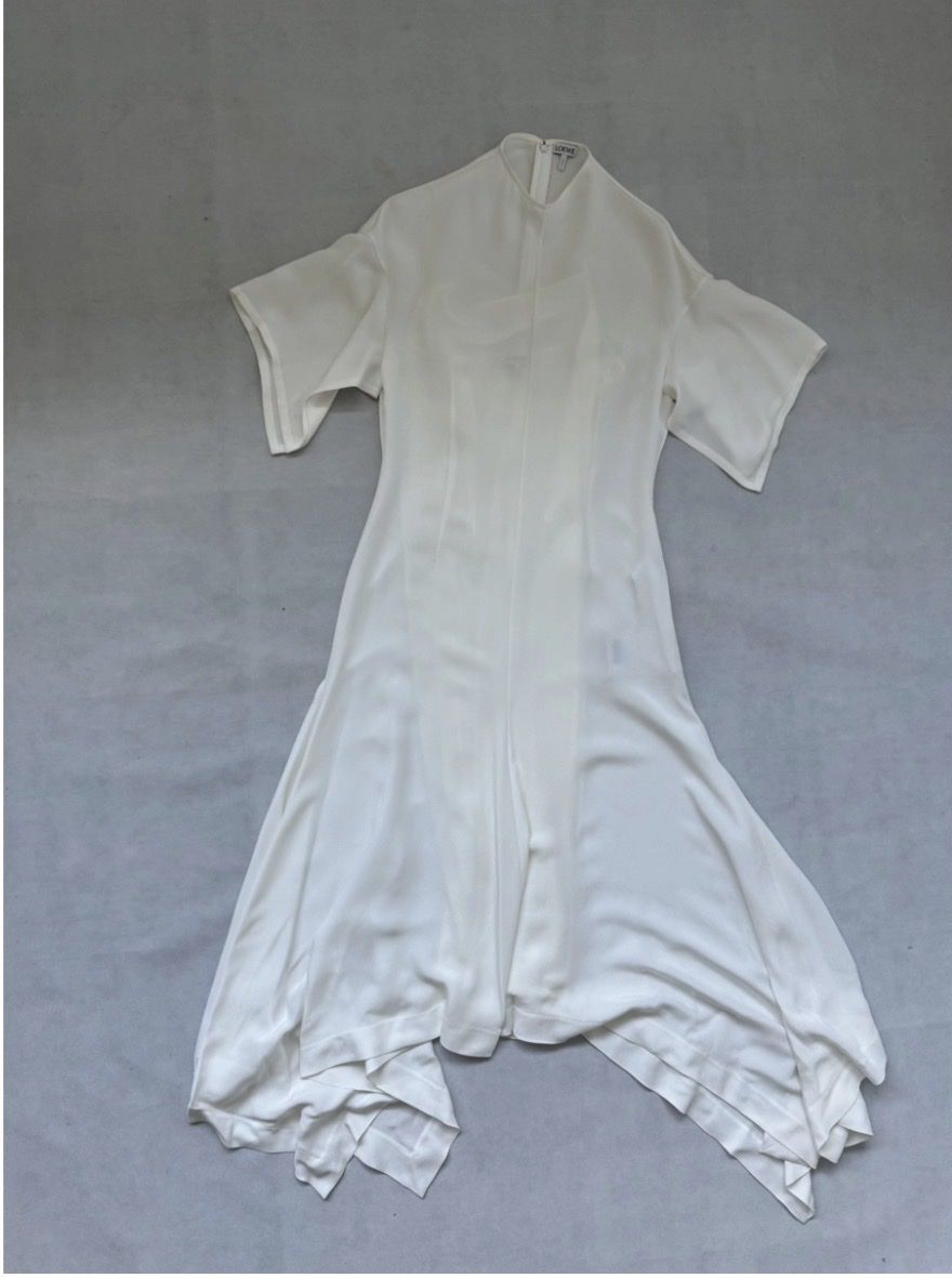 Loewe Vestiti: Loewe Ivory Silk Dress, Size 38 – Usato da Dübendorf venduto da Pink.Blue 2