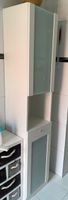 Badezimmer-Schrank mit Milchglas