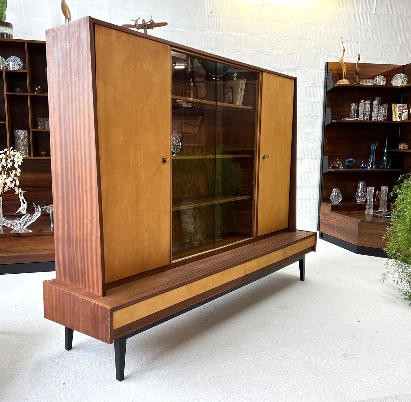 Vetrine: 60er Jahre Buffet - Vitrine - Highboard – Usato da Walzenhausen venduto da stilvollwohnen