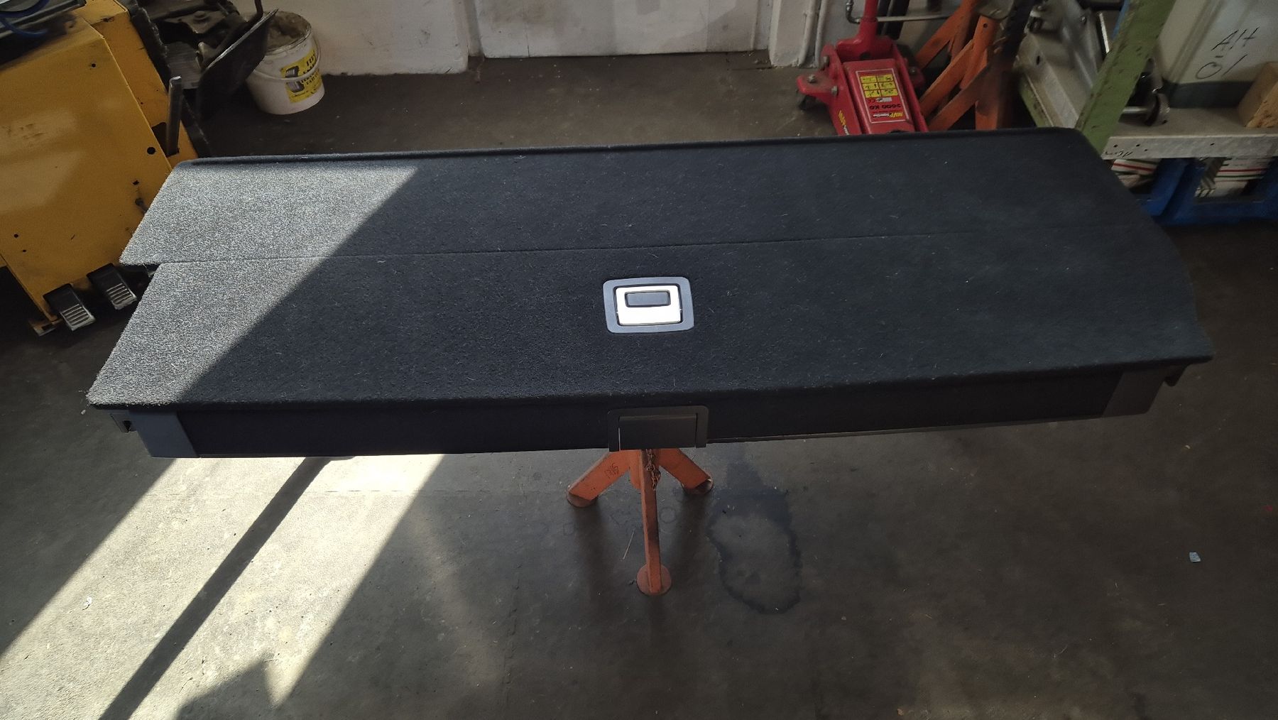 Mercedes-Benz Toutes les pièces détachées: Kofferraumabdeckung Heckklappe Ladeboden Neuwertig – Neuf (Voir description) à Wildhaus par mik_8xzj