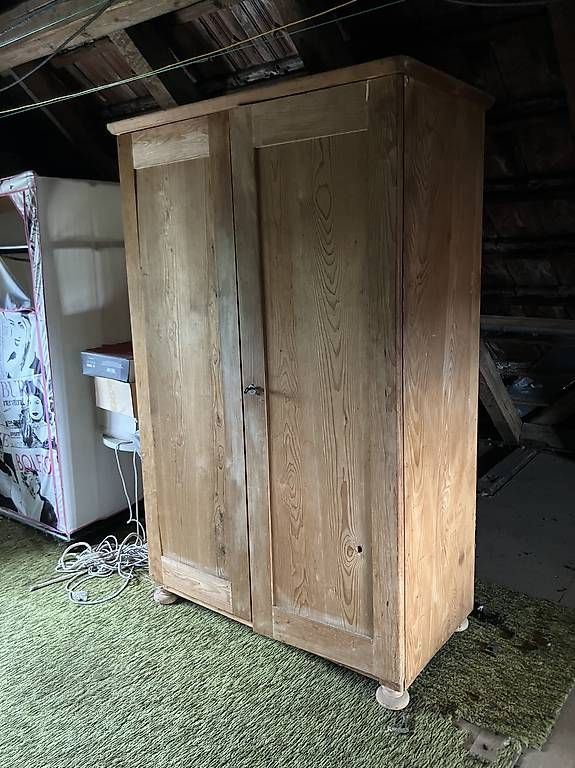 Armoires: Holzschrank – D'occasion à Knutwil par Momon