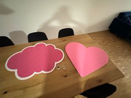 2 grosse pinke Pinnwände Herz und Wolke